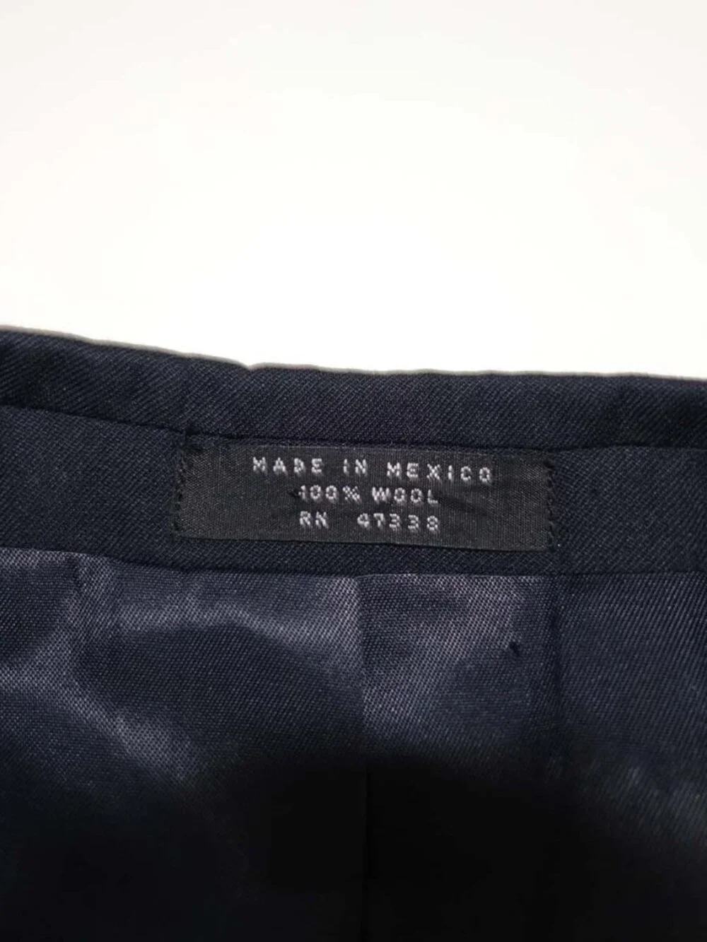 Tommy Hilfiger Men's 2 Button Suit Size 42 Long 35 x 31 Navy Blue 100% Wool 42L